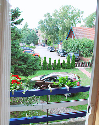 Vaizdas iš balkono į lauką